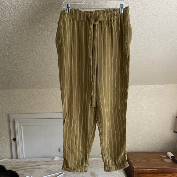 So women’s size large wide legged pants - Picture 1 of 9